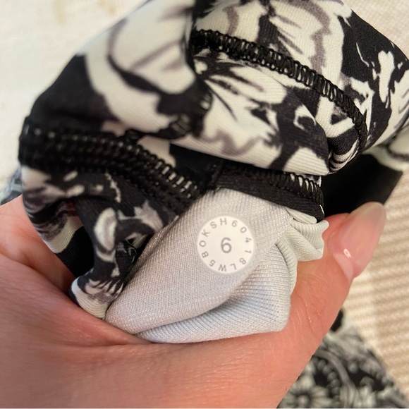 Lululemon Sz 6 Wunder under high rise tights 28” engineered full on luxtreme - Picture 3 of 4